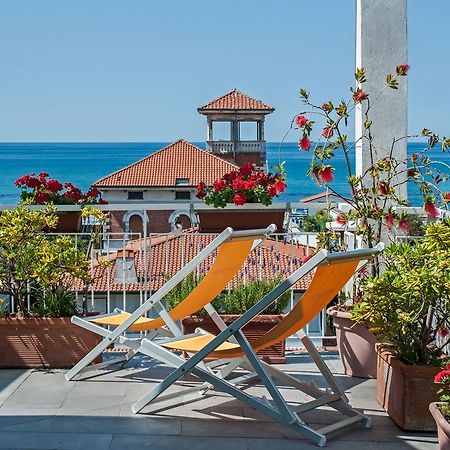 Hotel Scandinavia マリーナ・ディ・マッサ エクステリア 写真