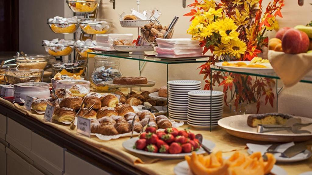 Hotel Scandinavia マリーナ・ディ・マッサ エクステリア 写真