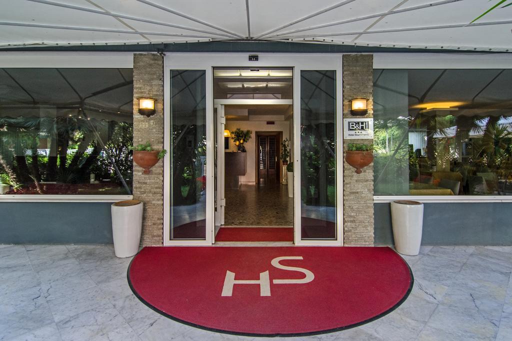 Hotel Scandinavia マリーナ・ディ・マッサ エクステリア 写真