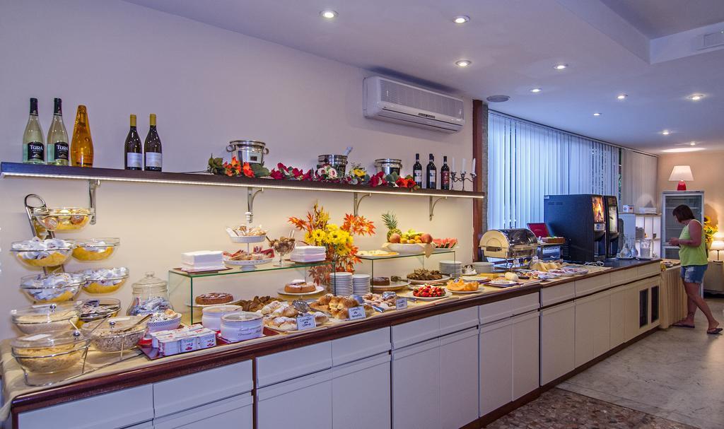 Hotel Scandinavia マリーナ・ディ・マッサ エクステリア 写真